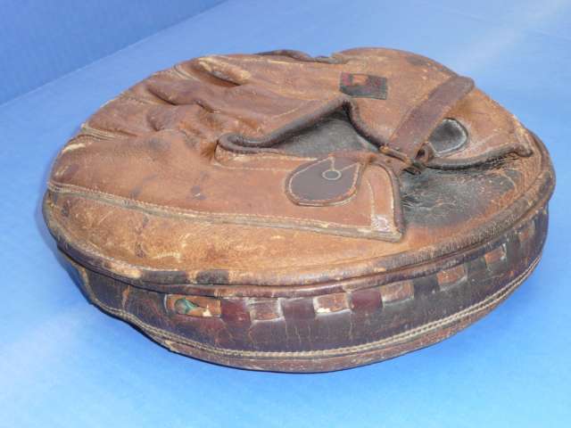 Early 1900's Ratsch Peerless Crescent Pad Adjustable Heel Mitt Back